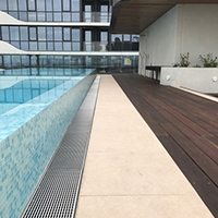 infinity pool / wet edge pool drainage